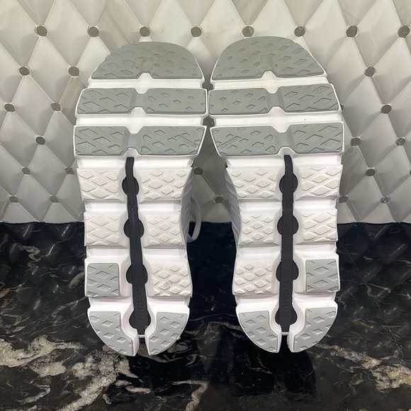 On cloud cloudswift 3 white size 7.5 - Picture 5 of 6